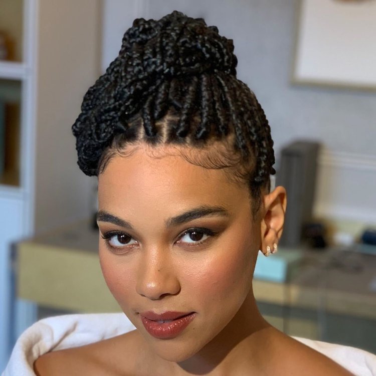 Alexandra Shipp in underwear