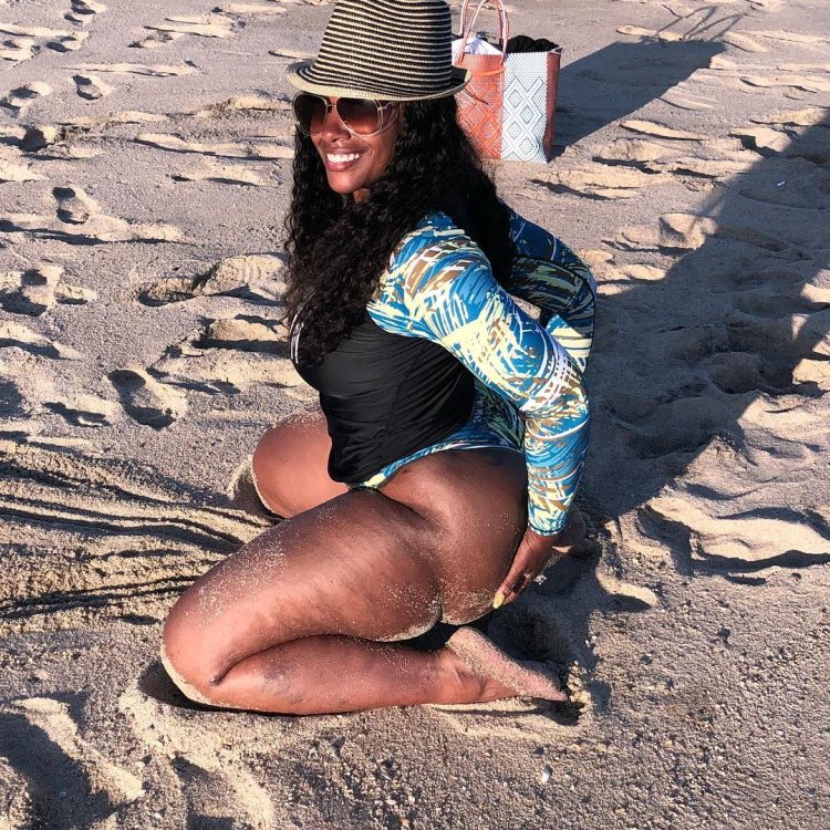 Girls with a jeep Cheroki