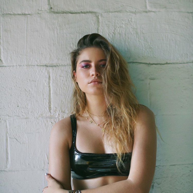 Sofia Reyes in underwear