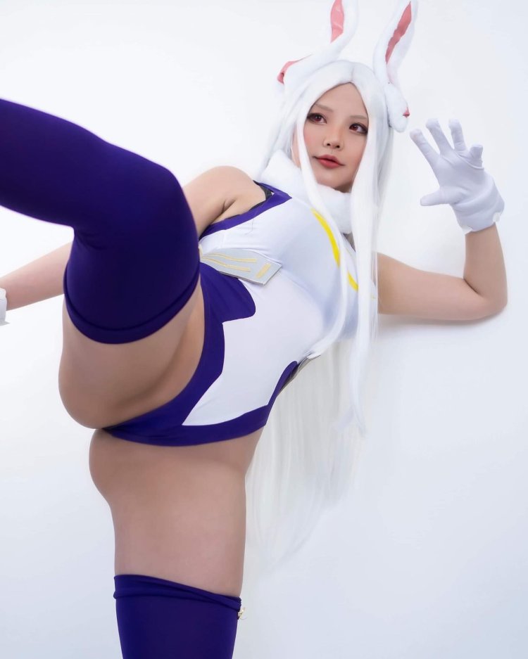 Hana Bunny Rias cosplayer