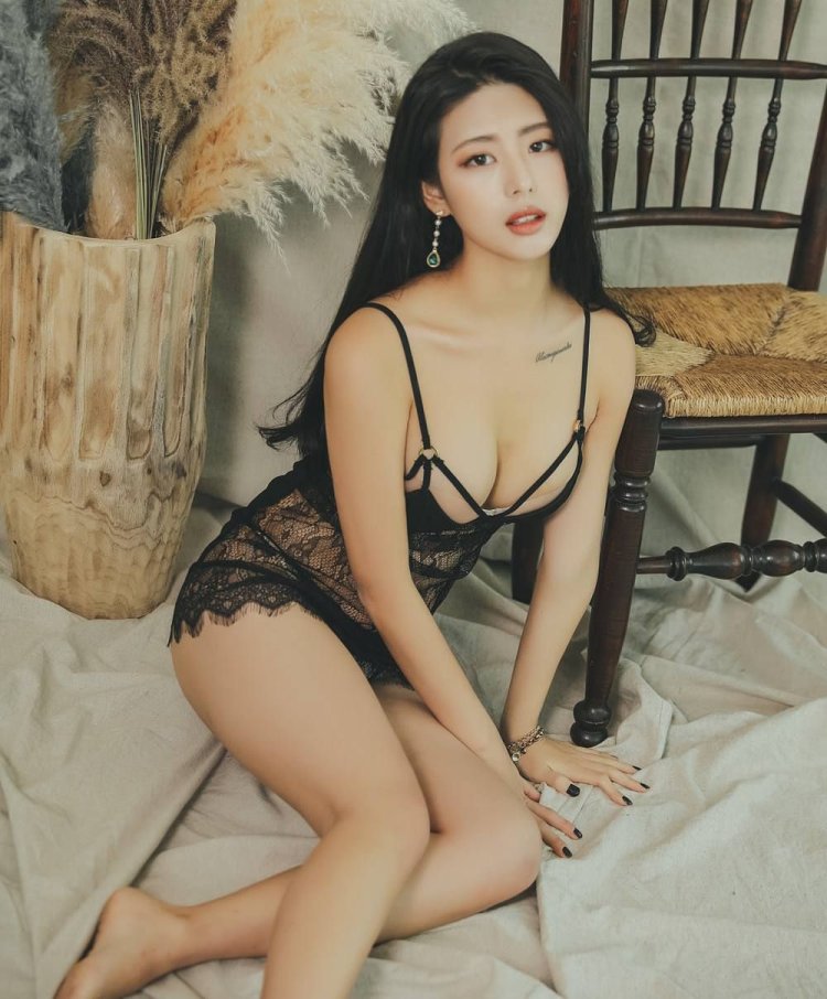 Korean model Jung Yun 18 x