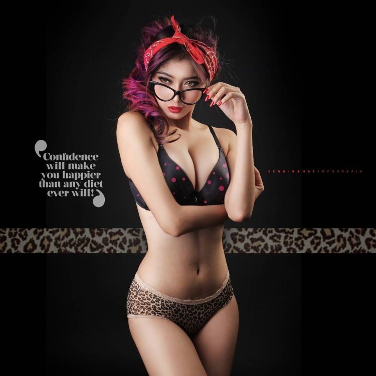 Indonesia Girls breasts