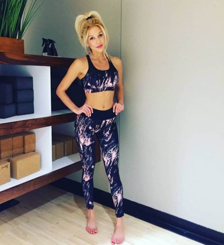 Marta Thorne in a swimsuit