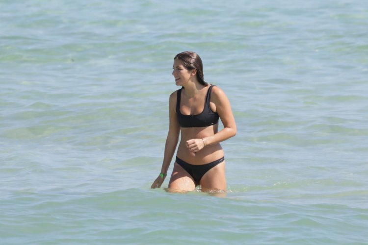 Lucinda Jenny in a bra