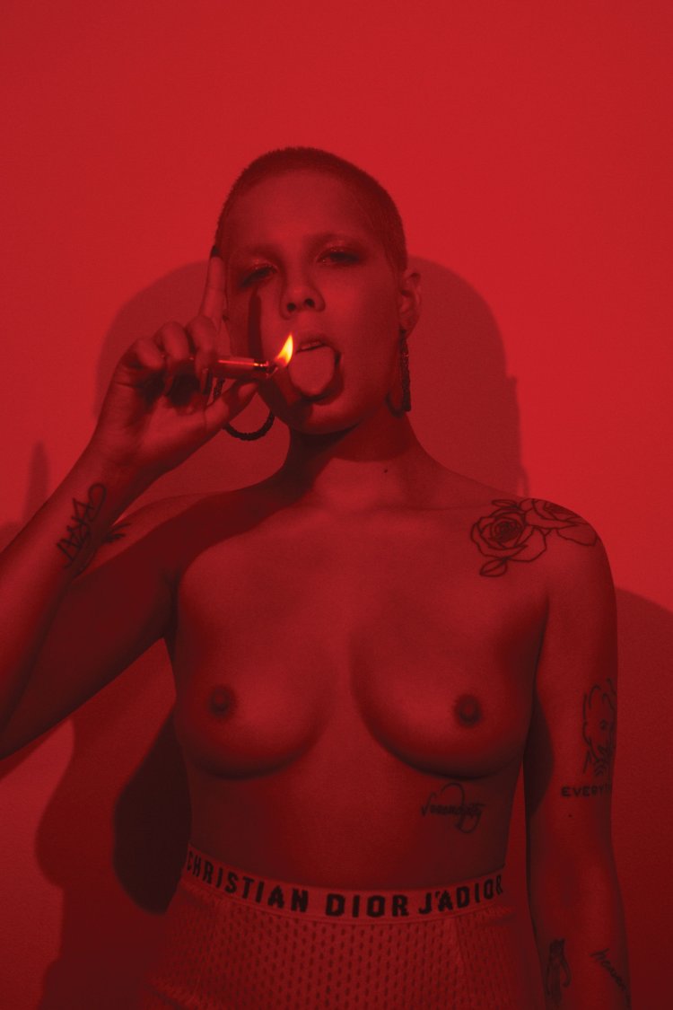 Halsey singer Nude