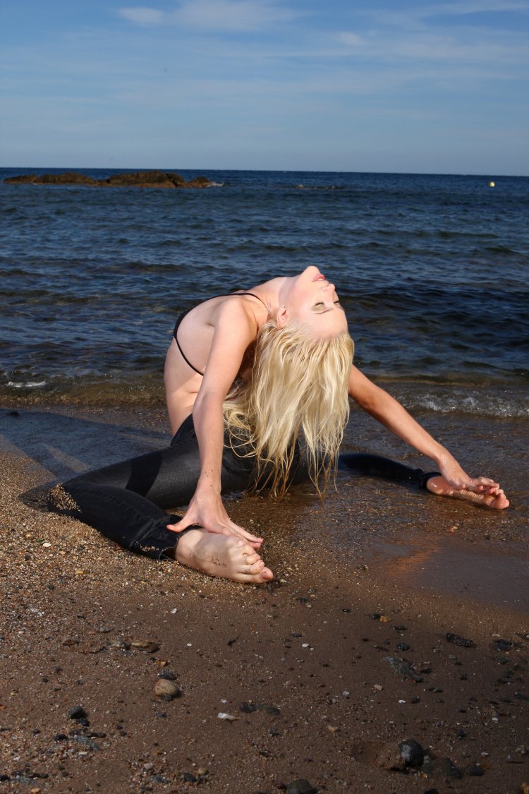 The most flexible girl in the world of Zlata