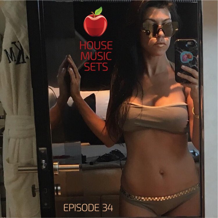 Photo naked Courtney Kardashian with a guy