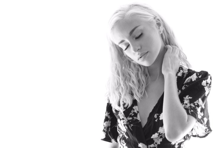 Naked Naomi Woods Cumshot