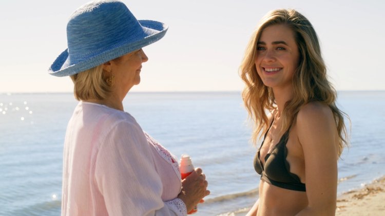 Melissa Roxburgh is hot