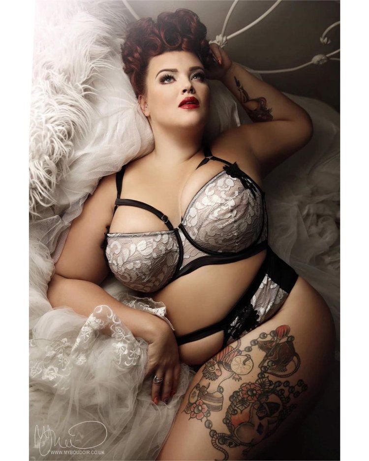 Georgina Horn Model Plus