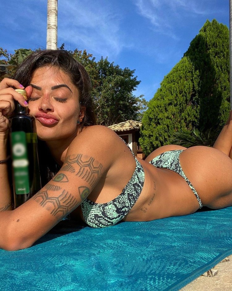 Aline Riscado (Aline Riskado)