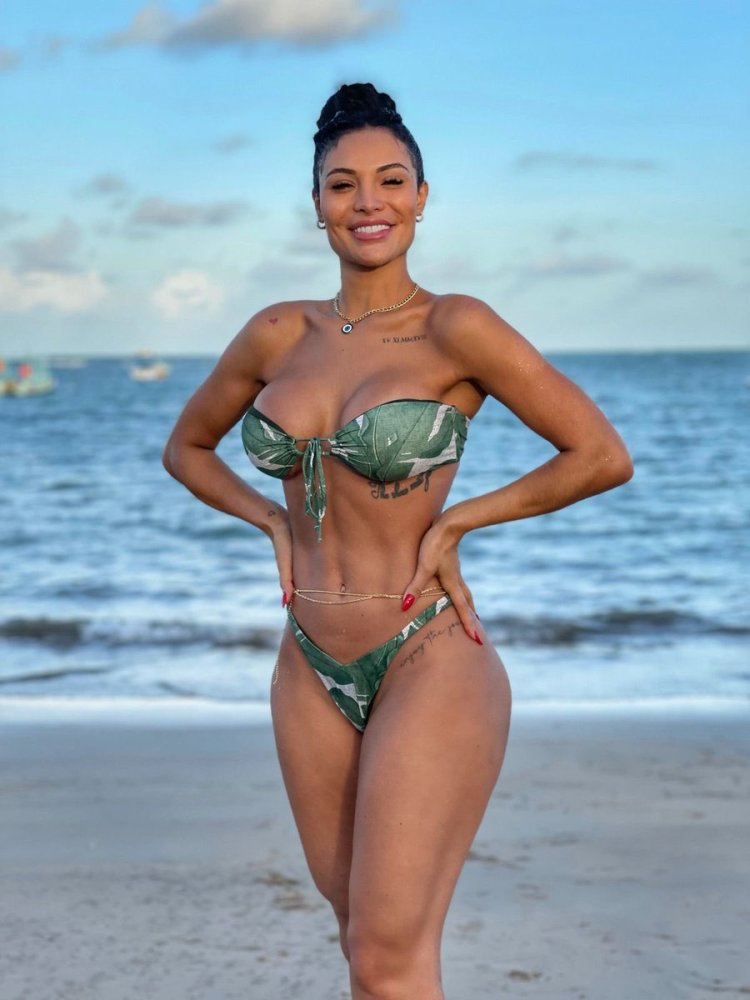 Model ALINE BERNARDES