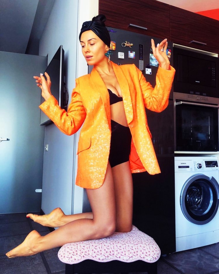 Nana Ukrainian singer