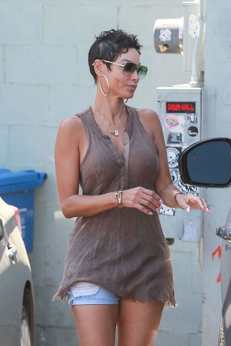 Nicole Merphy swimsuit