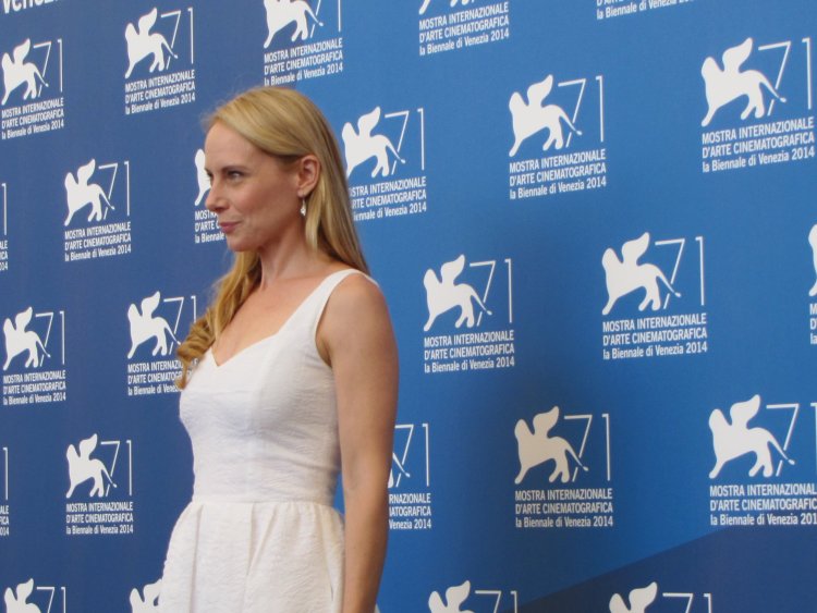 Margot Robbie Wolf with Wall Street