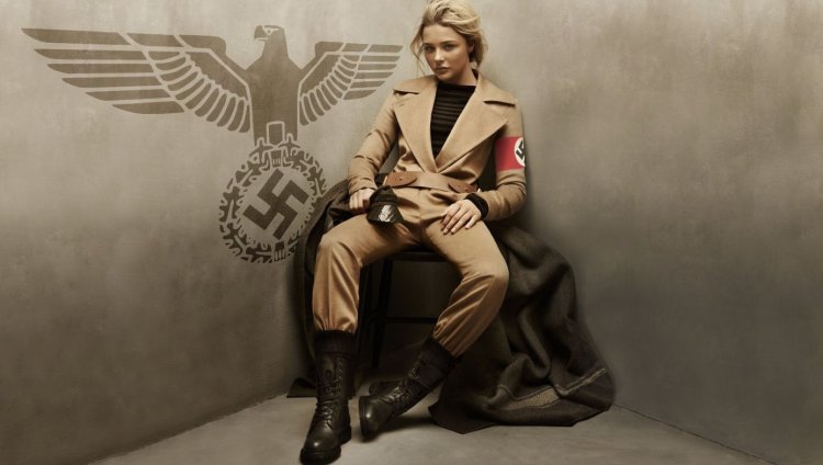 Mystress t in leather gloves