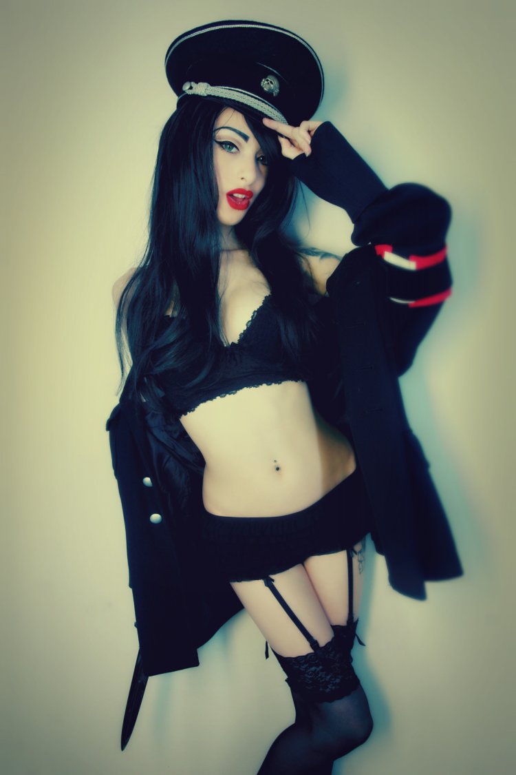 Mystress in the skin of the overseer