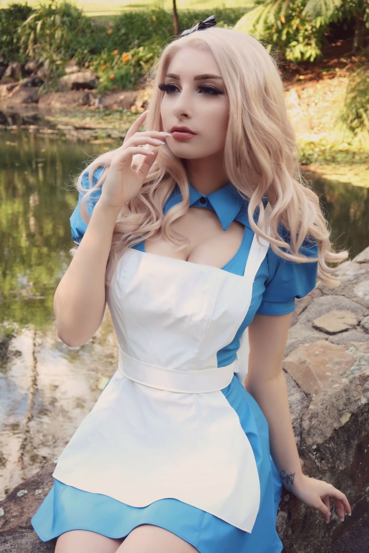 Beke Jacoba Alice Cosplay