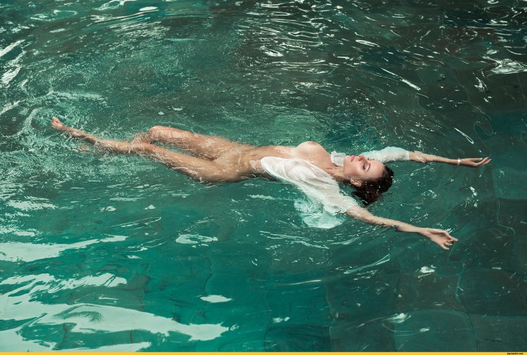 Latvian model Olga de Mar Nude