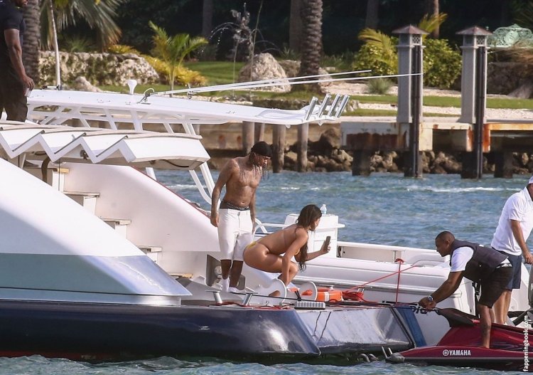 Amanda Trivizas photo breasts