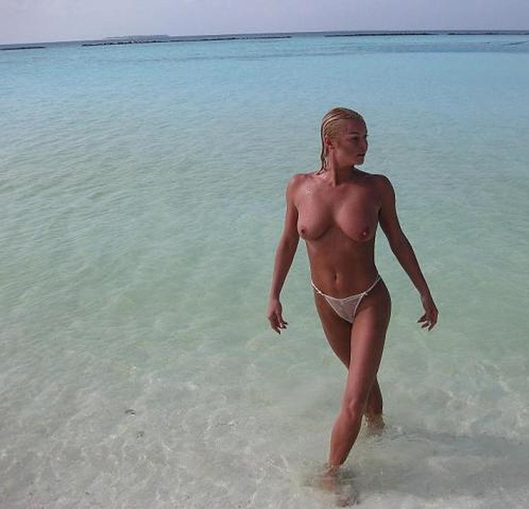 Naked Volochkova without panties