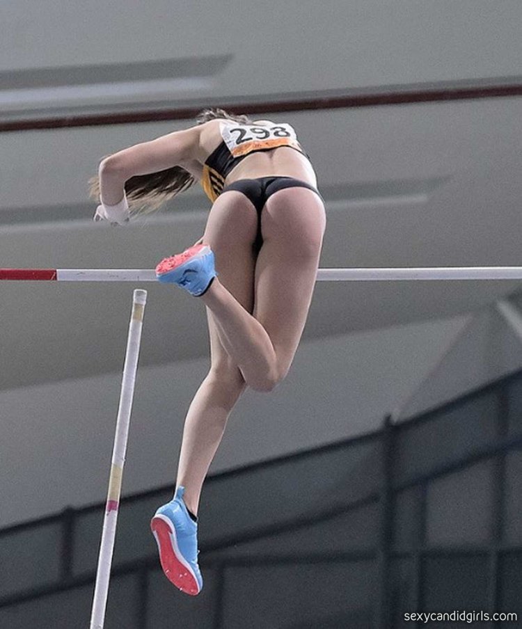 Beautiful Tinki in Candid bikini