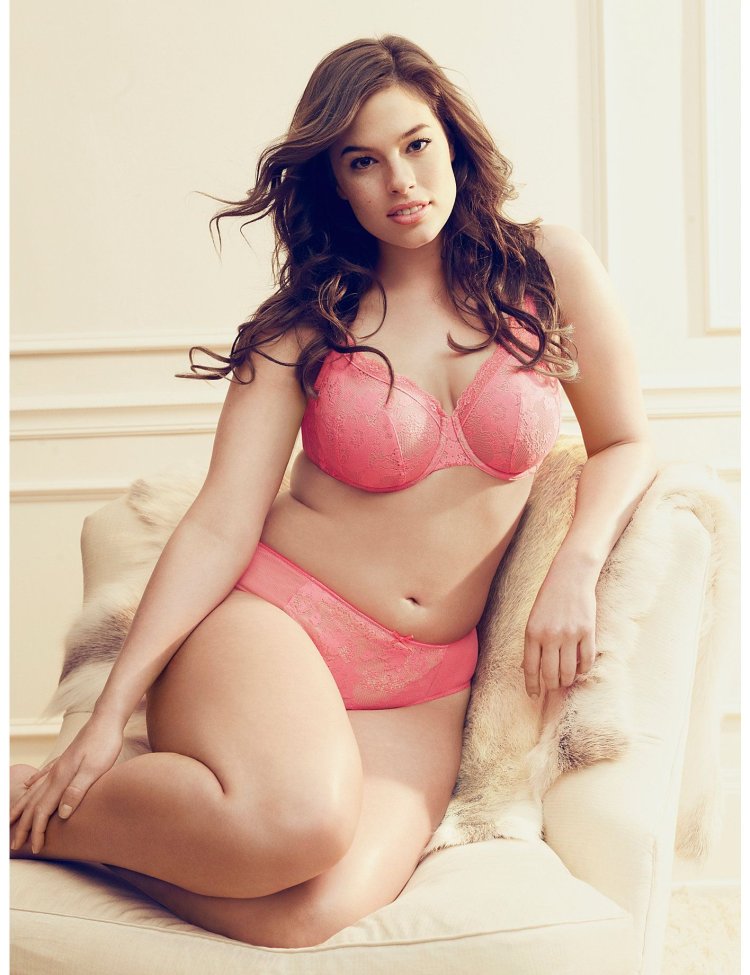 Plus-Size model Kelly Brook