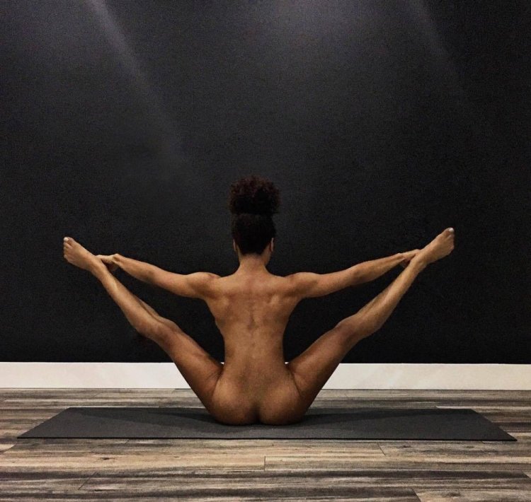 Inna Vidgof Yoga naked