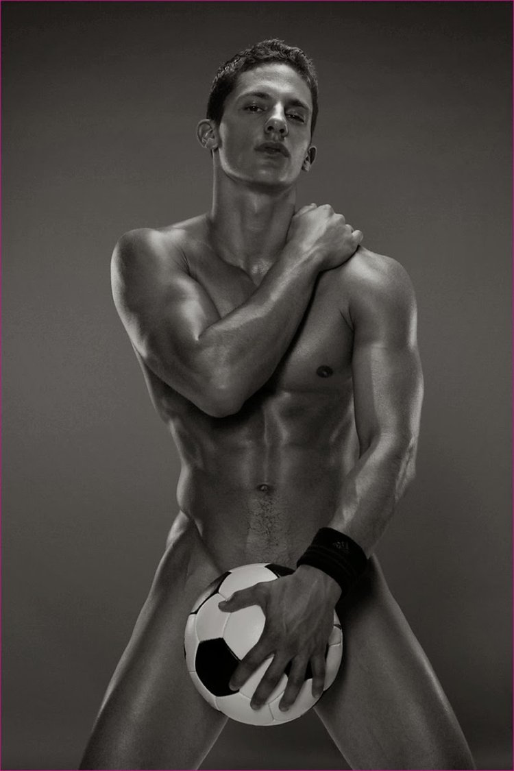 Naked famous football players