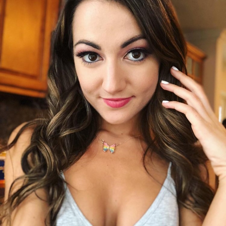 Tina: Swordswoman of the Scarlet Prison