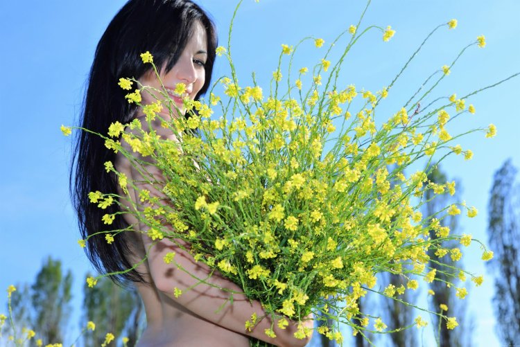 Hailee rain brunette boobs