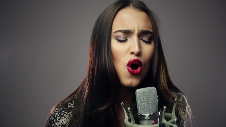 Sophie Floyd guitarist