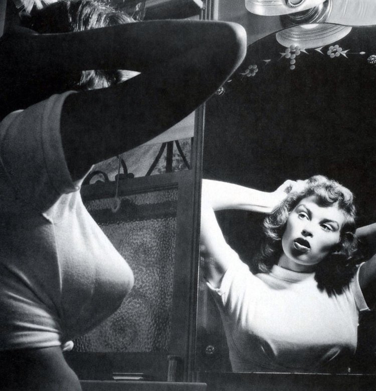 Beautiful naked women retro