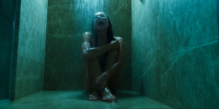 Julia Stiles without panties