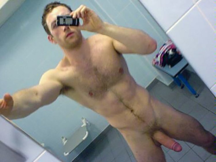 Naked guy in front of the mirror