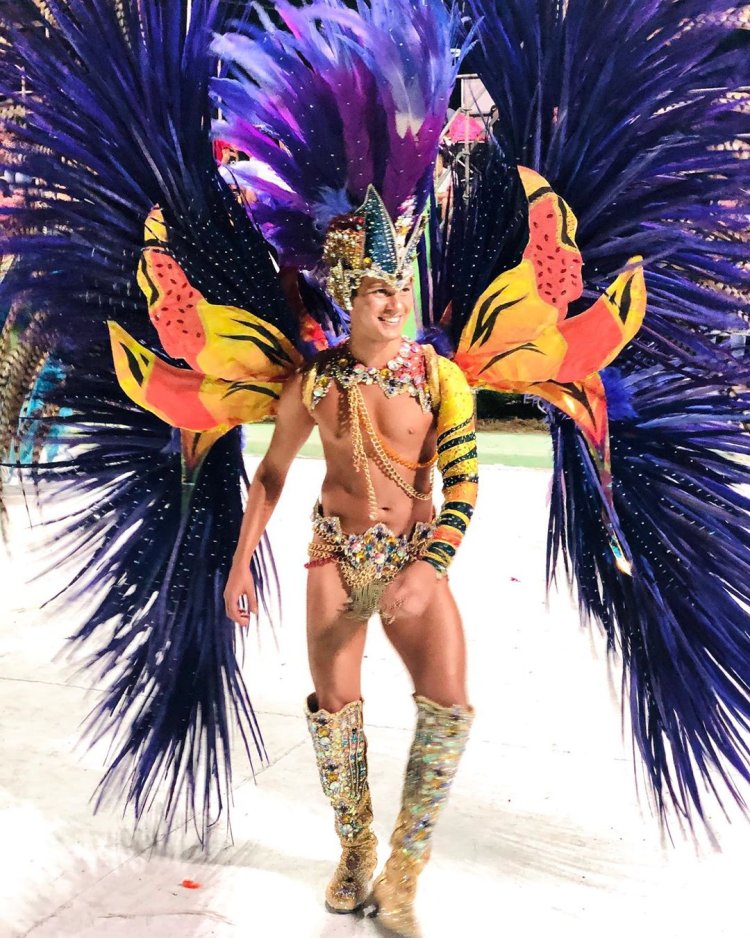 Brazilian carnival Tarin Lopez