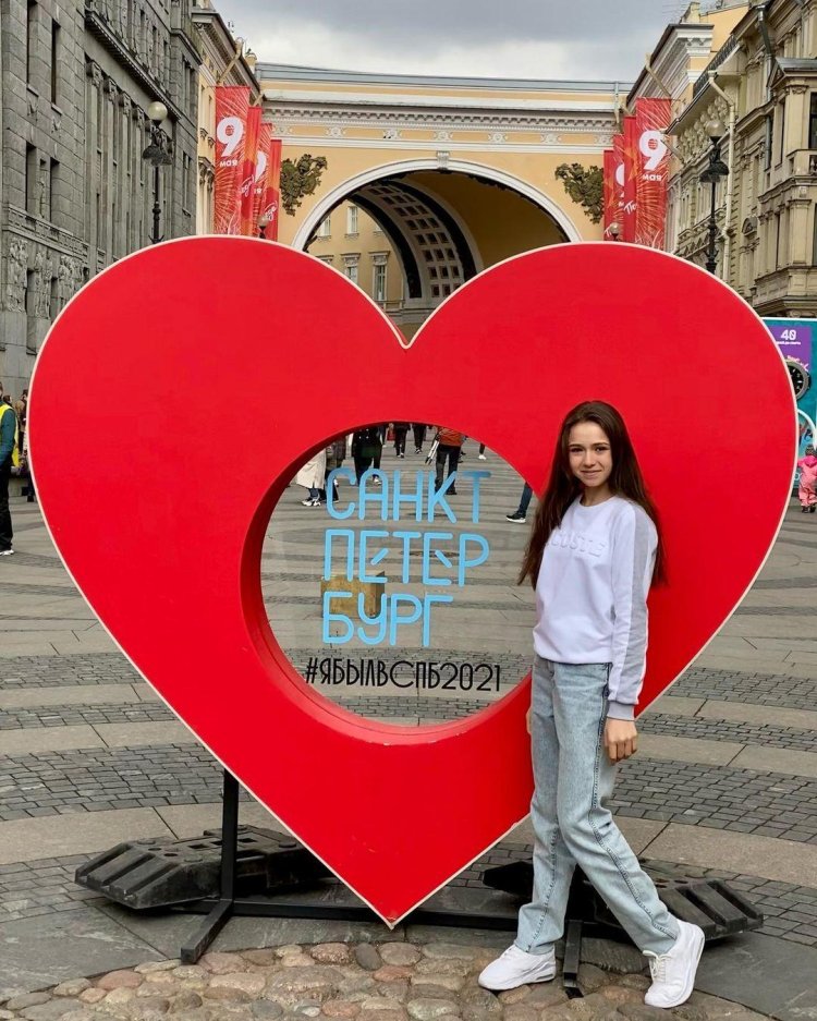 Pablo Picasso girl on the ball 1905