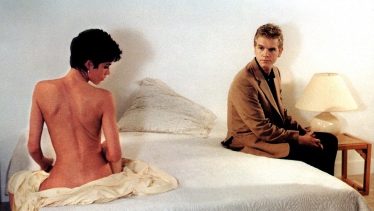 Elizabeth Perkins in youth hot