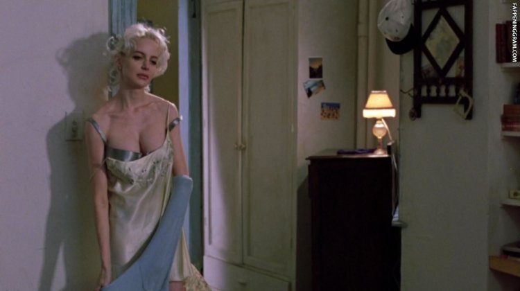 Anna Levine Erotic scenes