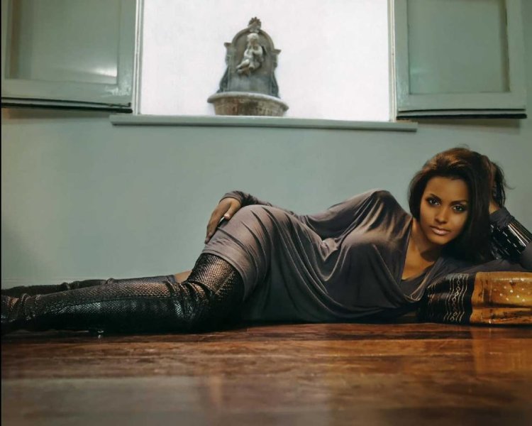 Jessica Lucas Big Mom