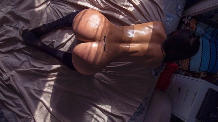 Girls without panties in bed