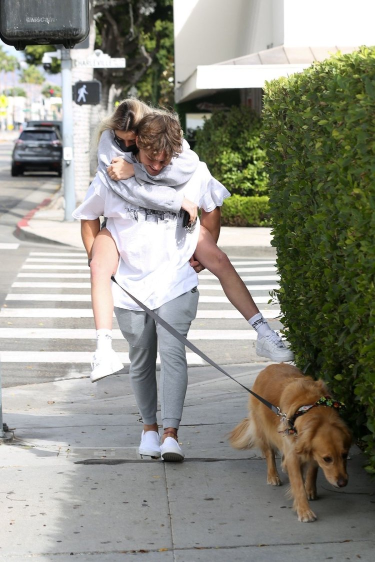 Dixie singer in a swimsuit