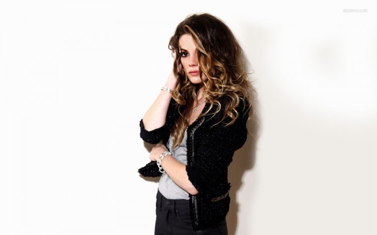 Jaws 2011 Katherine McFy