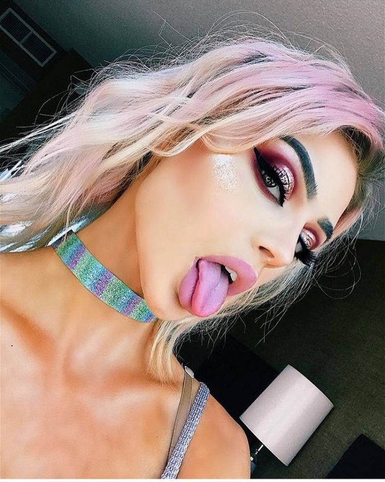 Kristenhancher photo vk