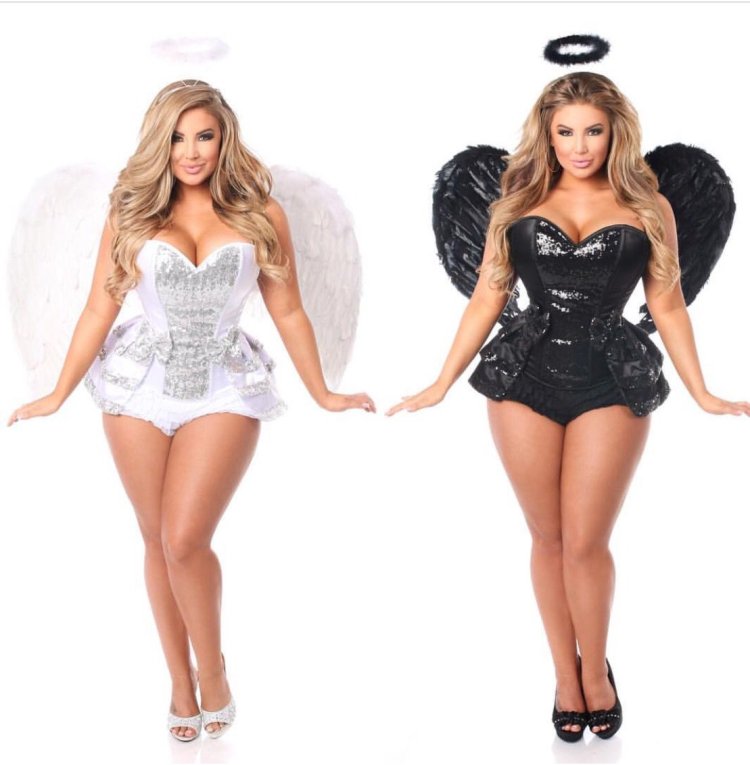 Ashley Alexis Plus-Size model