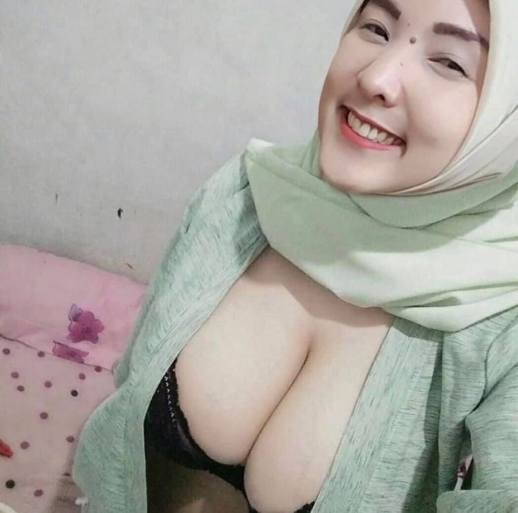 Muslim with huge tits