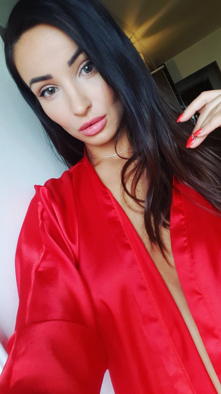 Alyssia Kent Sexy Doctor Fulfills Fetish Needs