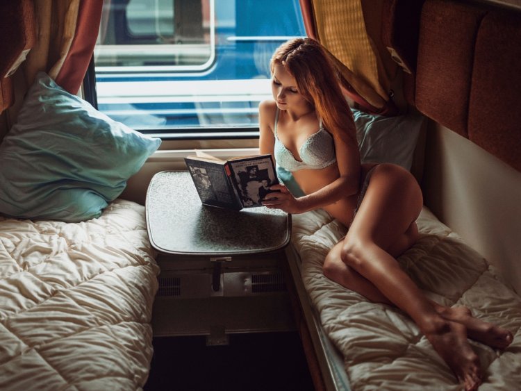 Girls on the train +18