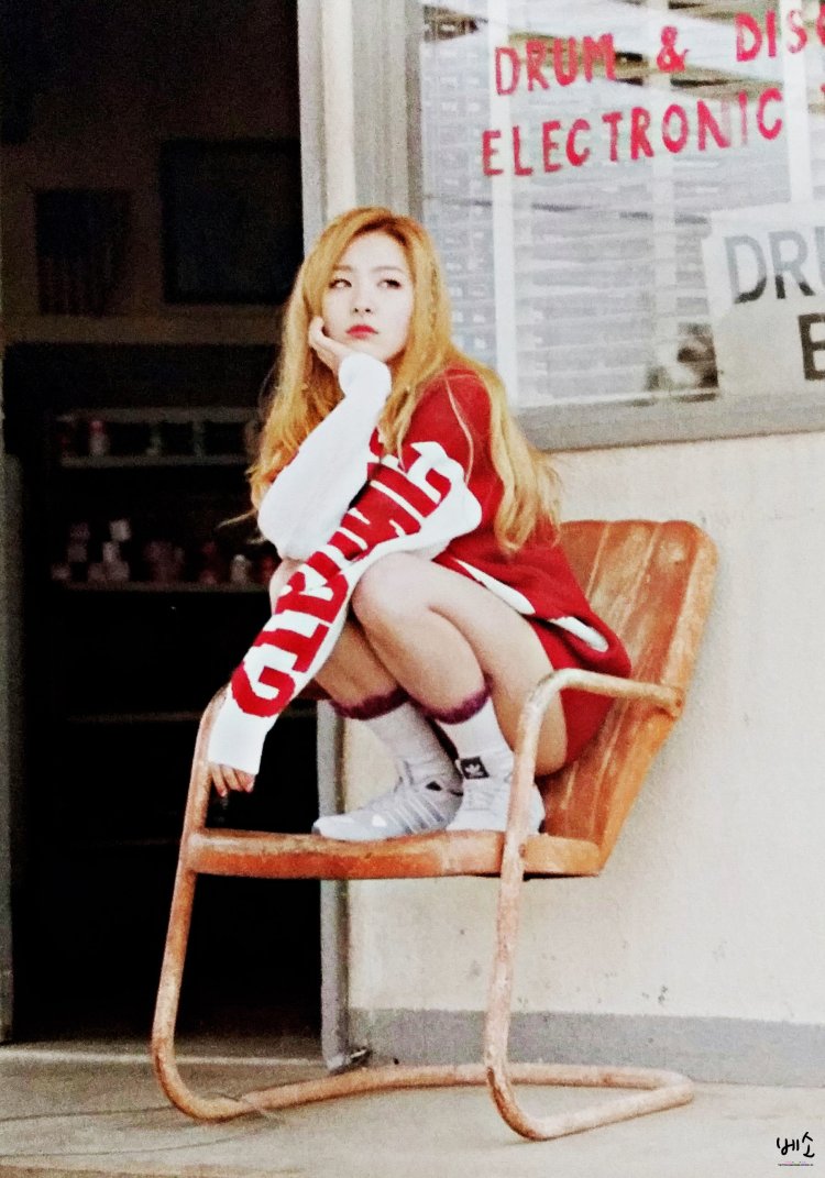 Wendy in Black Redvetvet