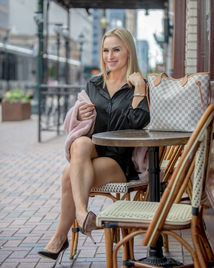 Cool milf with beautiful legs